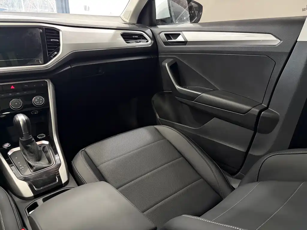 VOLKSWAGEN T ROC EXPLORING SONGS