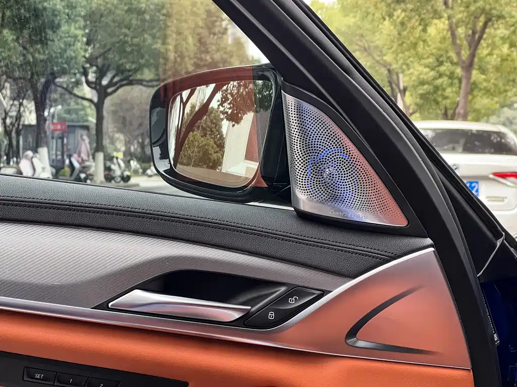 BMW M5 — миниатюра 16