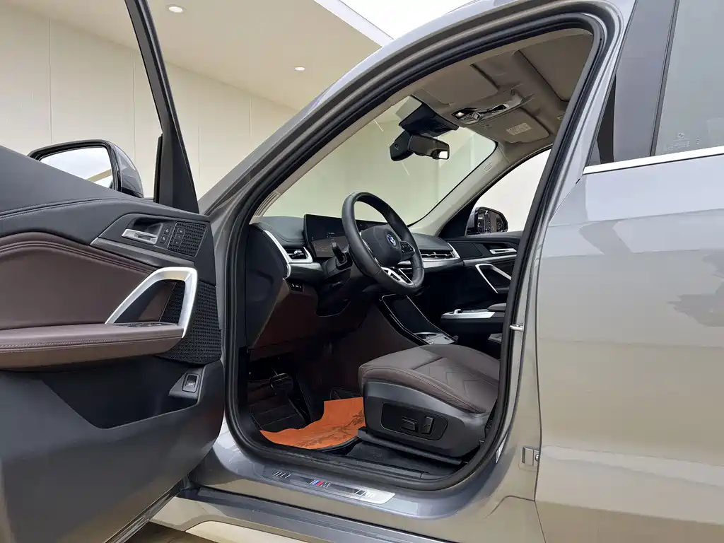 BMW iX1 — миниатюра 7