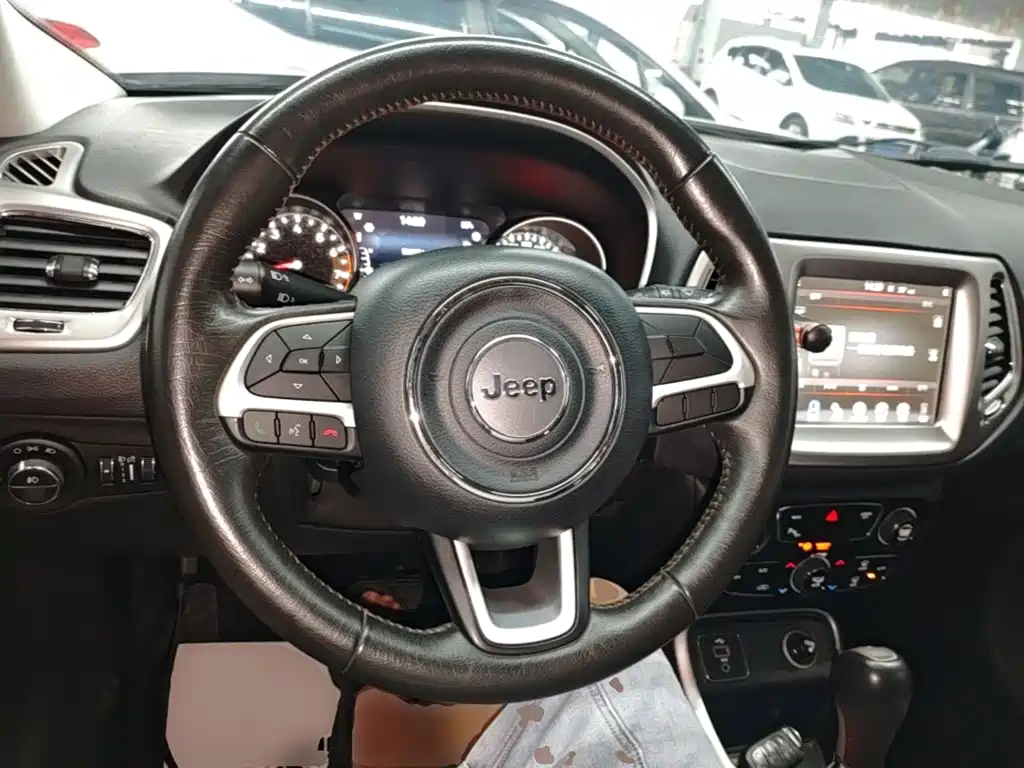 Jeep Compass — миниатюра 11