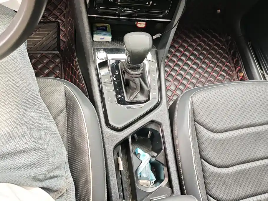 Volkswagen Tiguan L PHEV — миниатюра 16