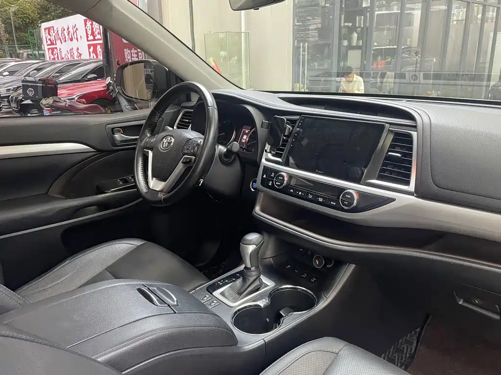 Toyota Highlander — миниатюра 16