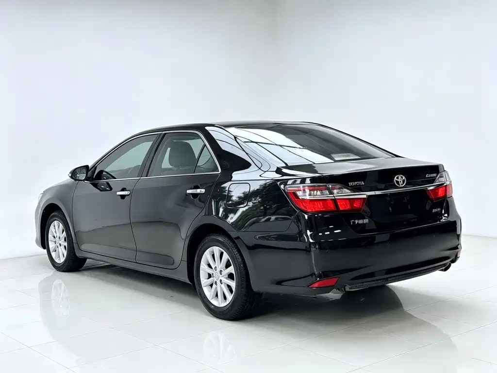 Toyota Camry — миниатюра 12