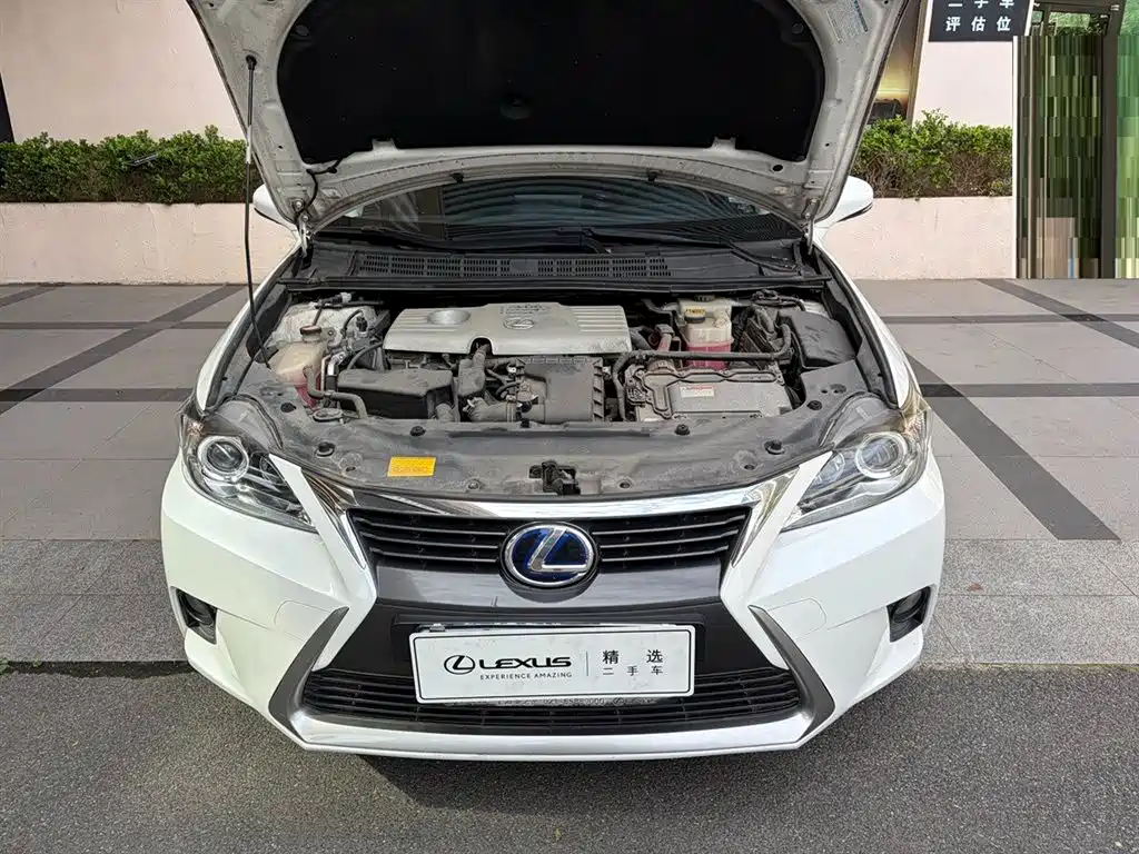 Lexus CT — миниатюра 6