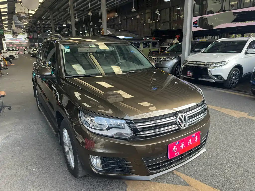 VOLKSWAGEN TIGUAN