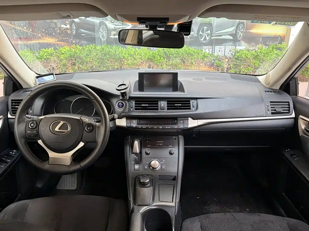 Lexus CT — миниатюра 13