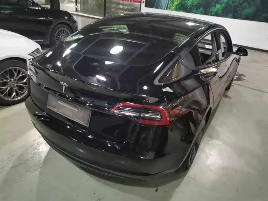 Tesla Model 3 — миниатюра 7