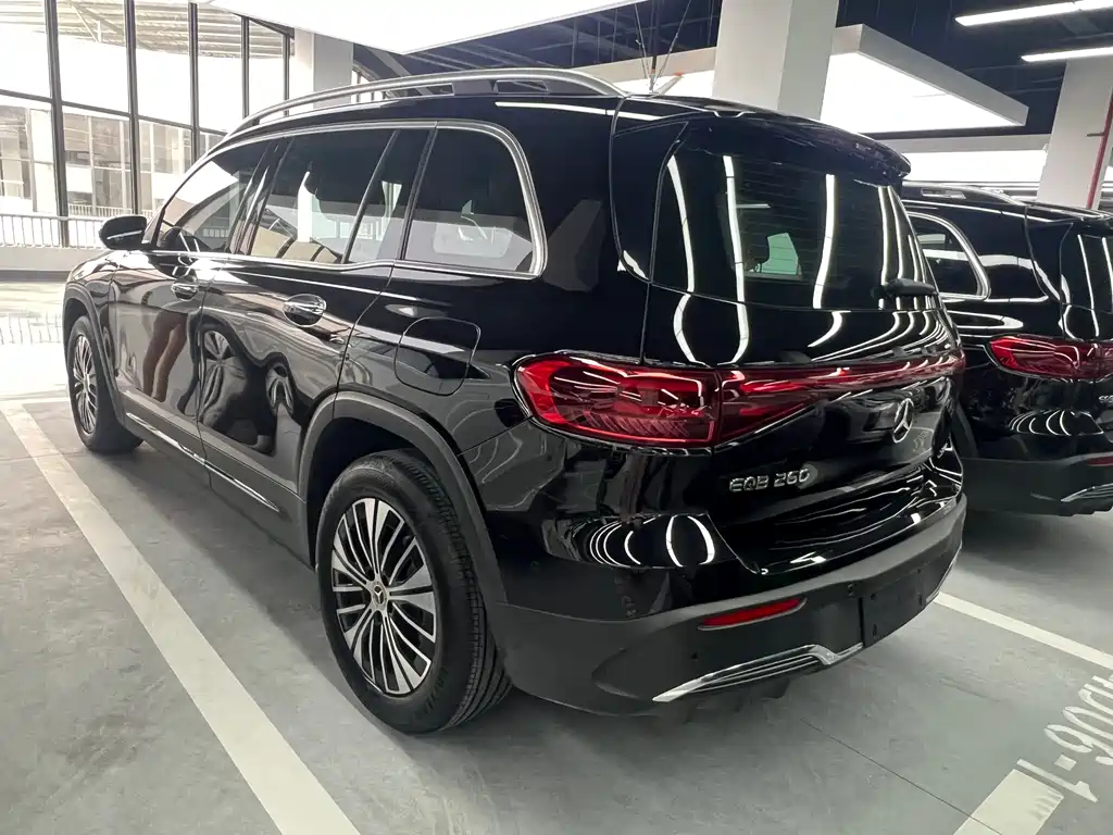 Mercedes-Benz EQB — миниатюра 11