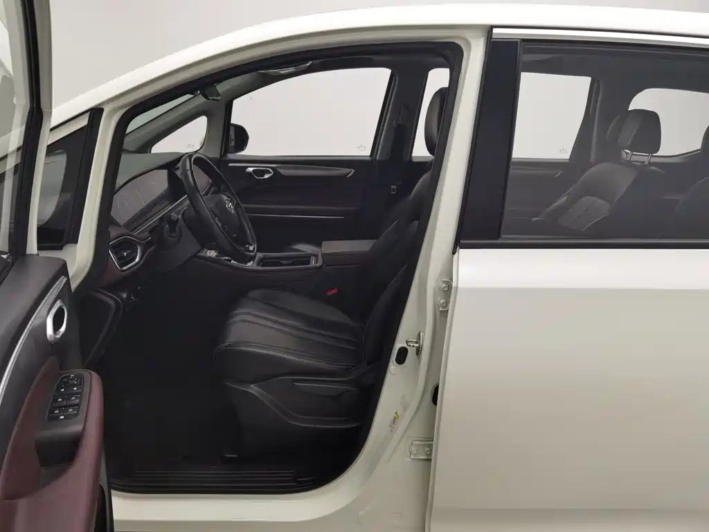 GAC Motor Trumpchi M6 — миниатюра 10