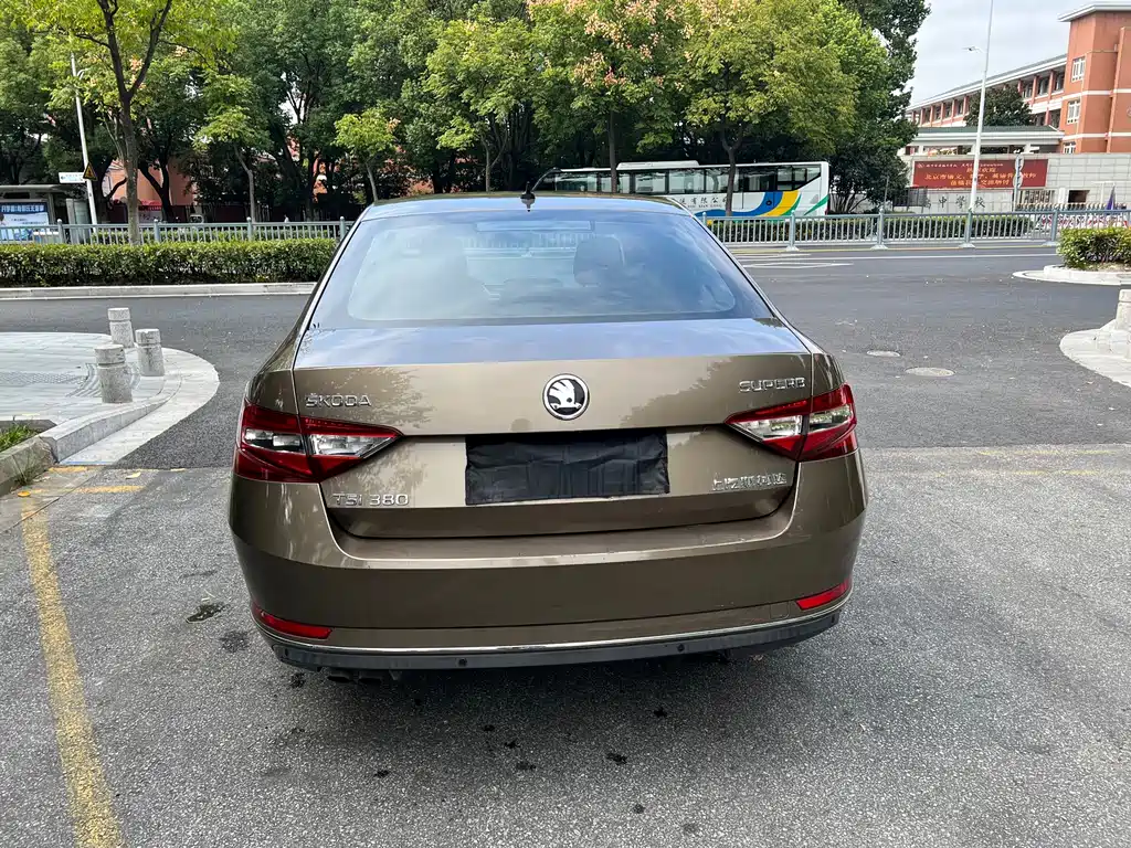 Skoda Superb — миниатюра 6