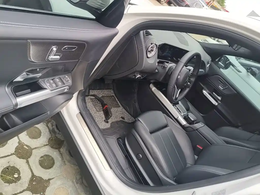 Mercedes-Benz EQB — миниатюра 16