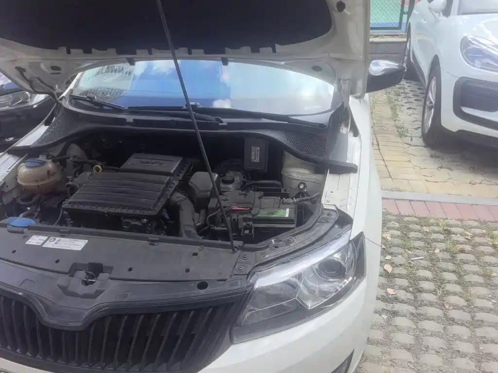 Skoda Rapid Spaceback — миниатюра 21