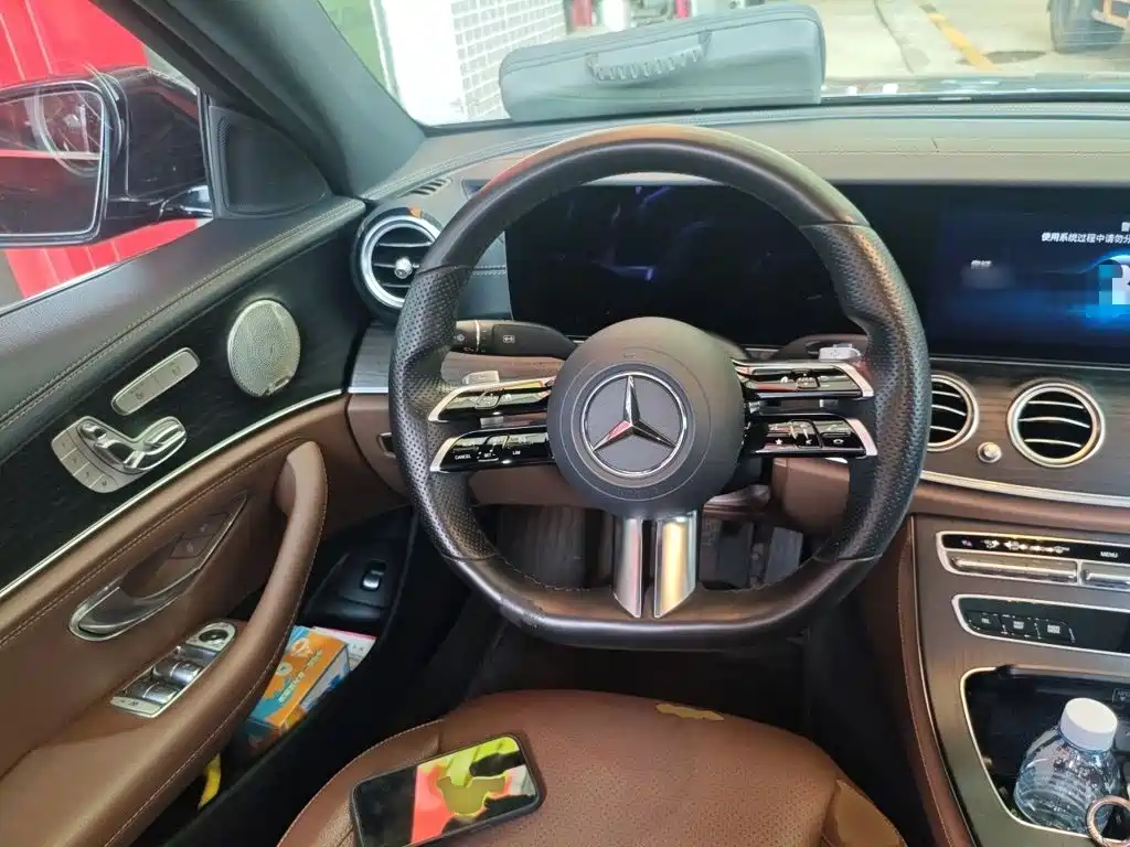 Mercedes-Benz E-Class — миниатюра 6