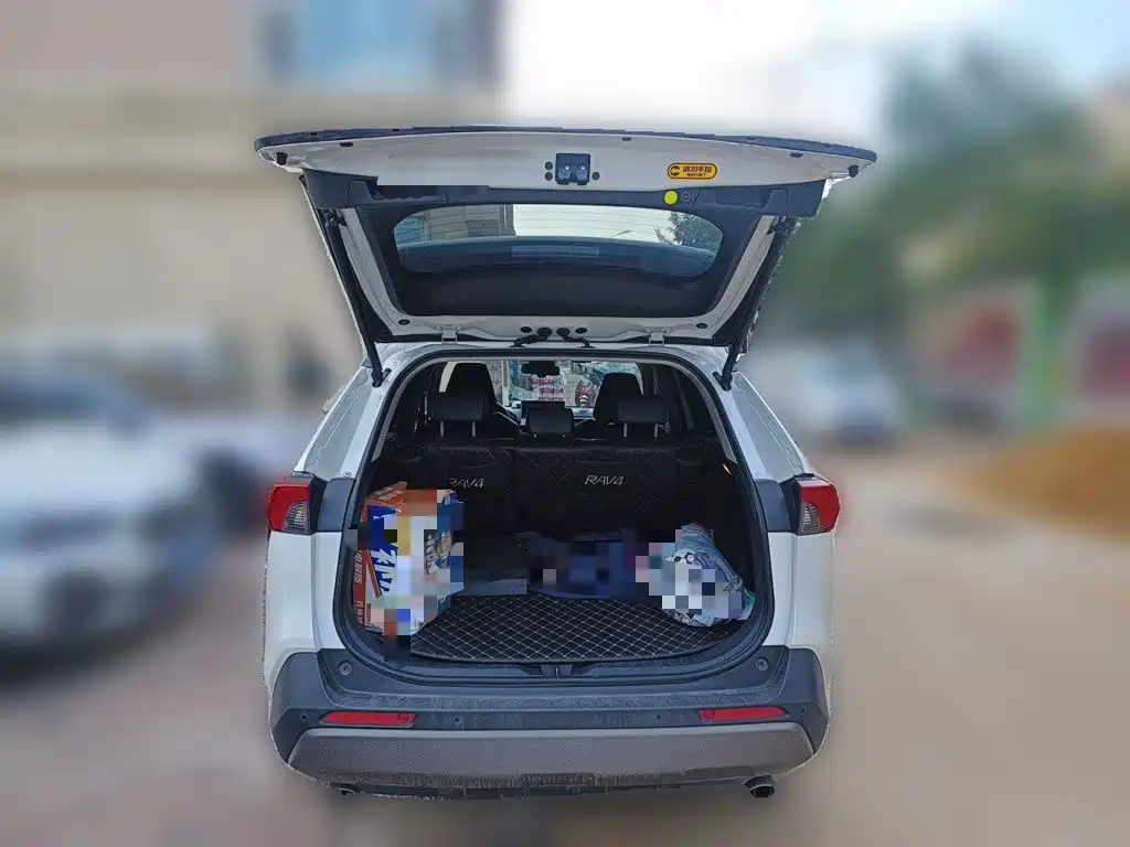 Toyota RAV4 — миниатюра 15