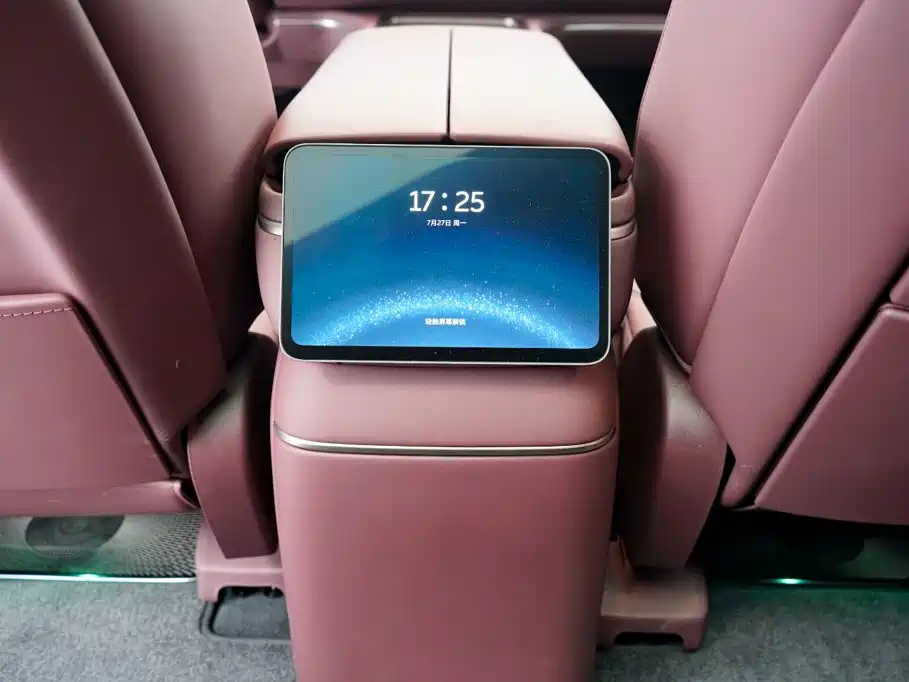 NIO ES8 — миниатюра 25