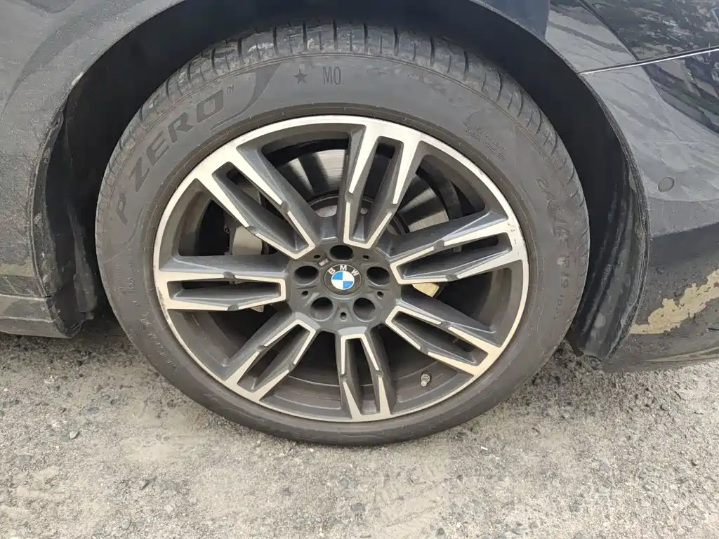 BMW 5 Series — миниатюра 24