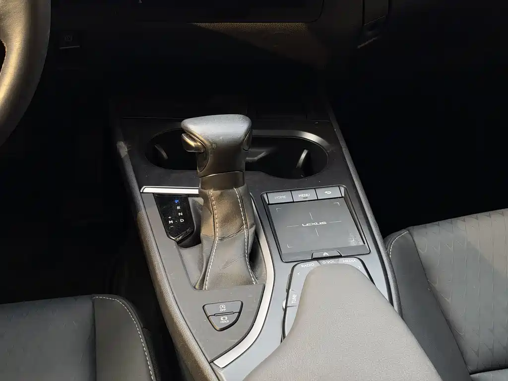 Lexus UX — миниатюра 12