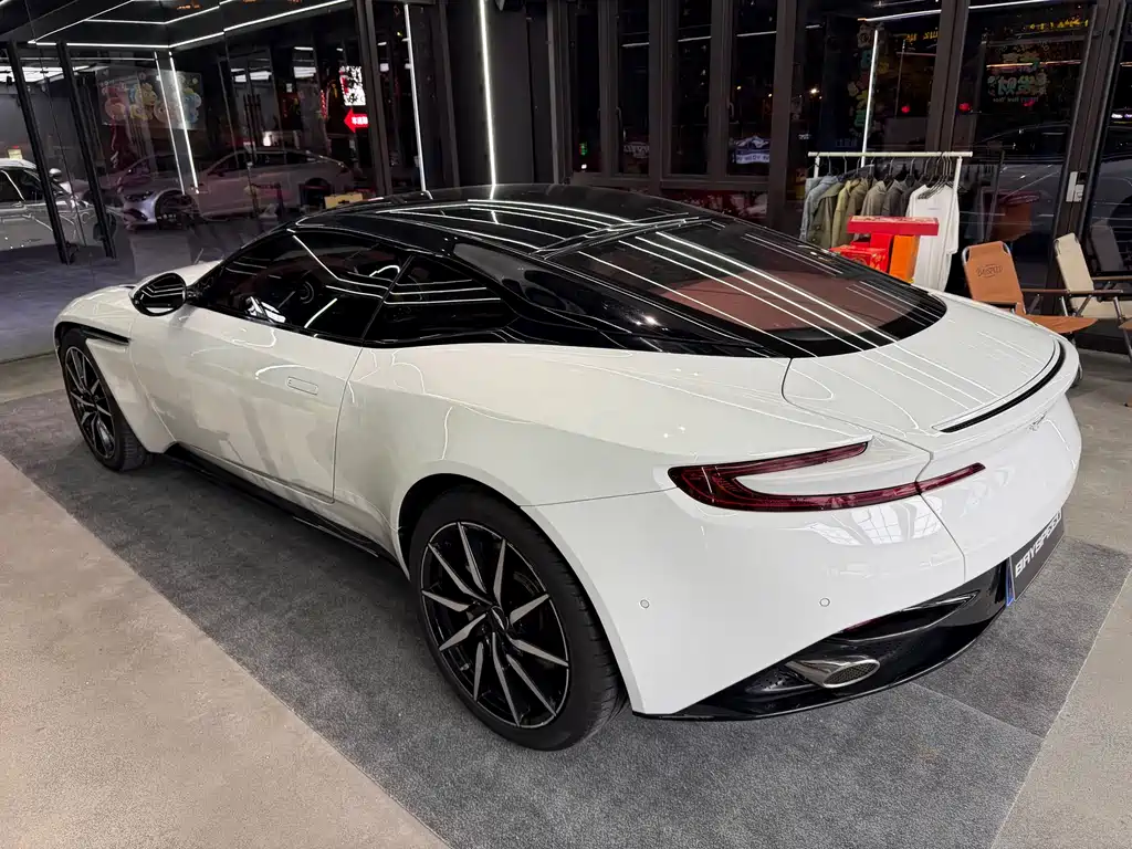 ASTON MARTIN DB11