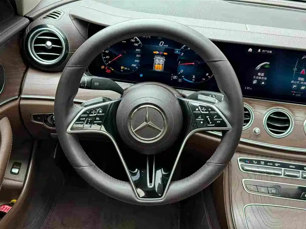 Mercedes-Benz E-Class — миниатюра 6