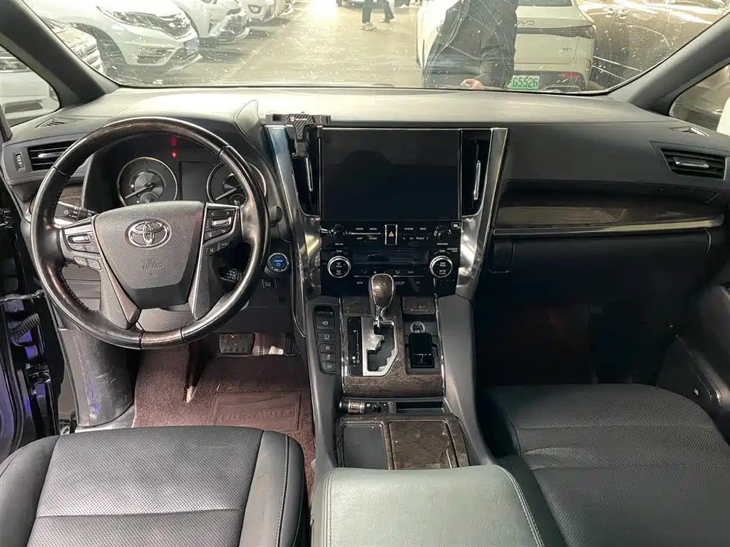 Toyota Vellfire - фото 7