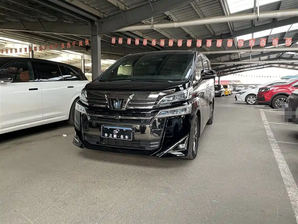 Toyota Vellfire - фото 2