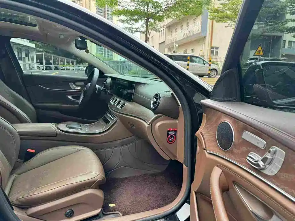 Mercedes-Benz E-Class — миниатюра 8