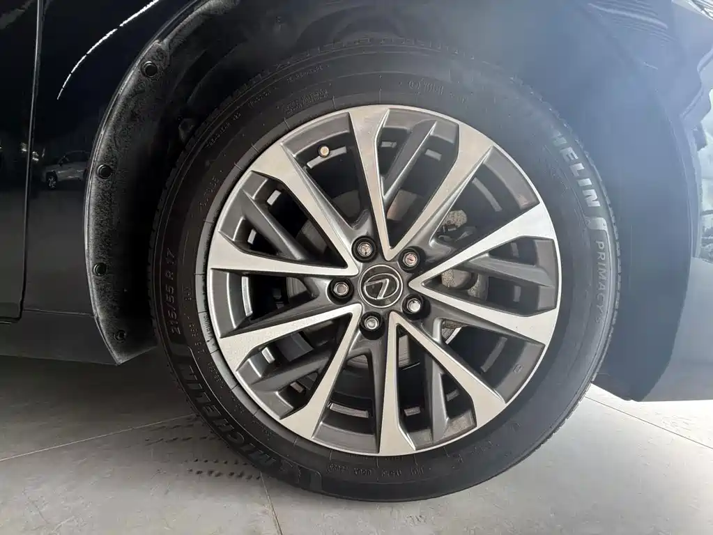 Lexus ES — миниатюра 11