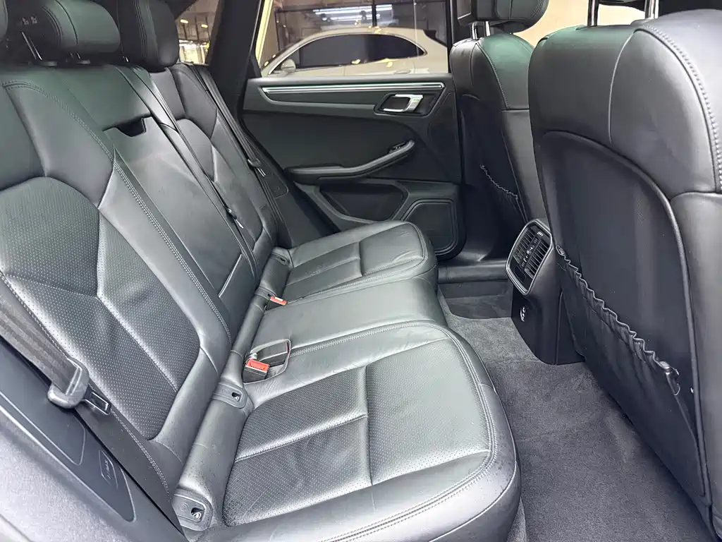 Porsche Macan — миниатюра 5