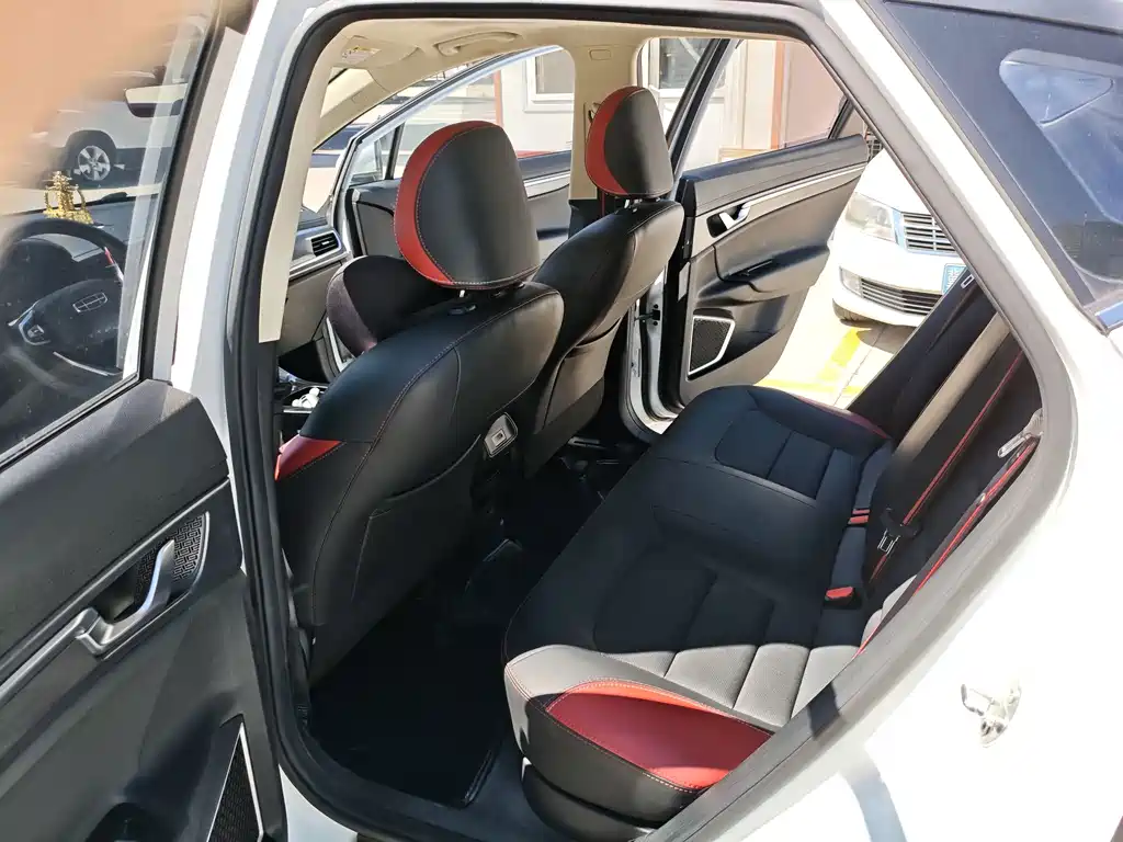 Geely Emgrand GS — миниатюра 11