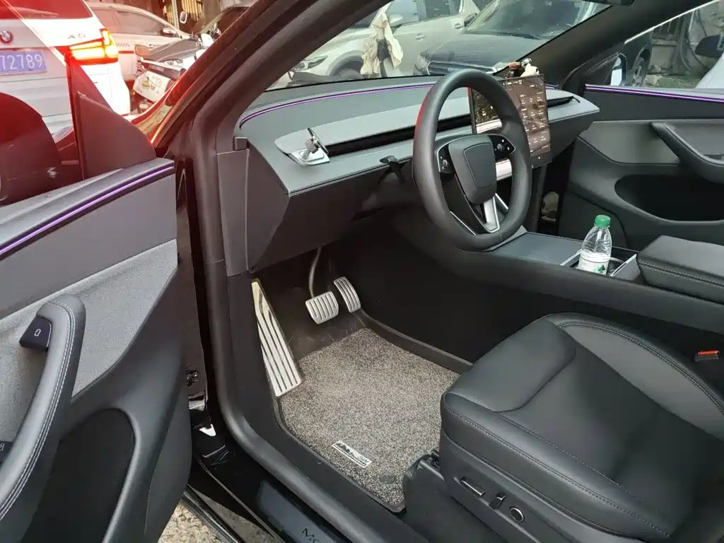 Tesla Model Y — миниатюра 12