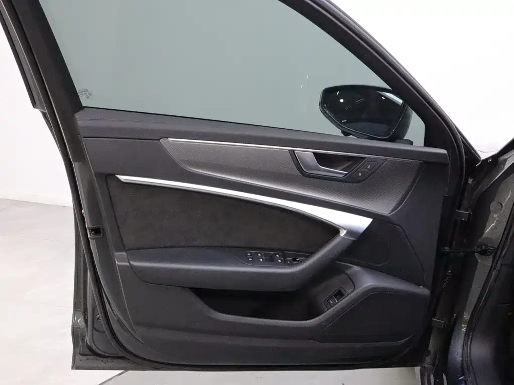 Audi A6L — миниатюра 10
