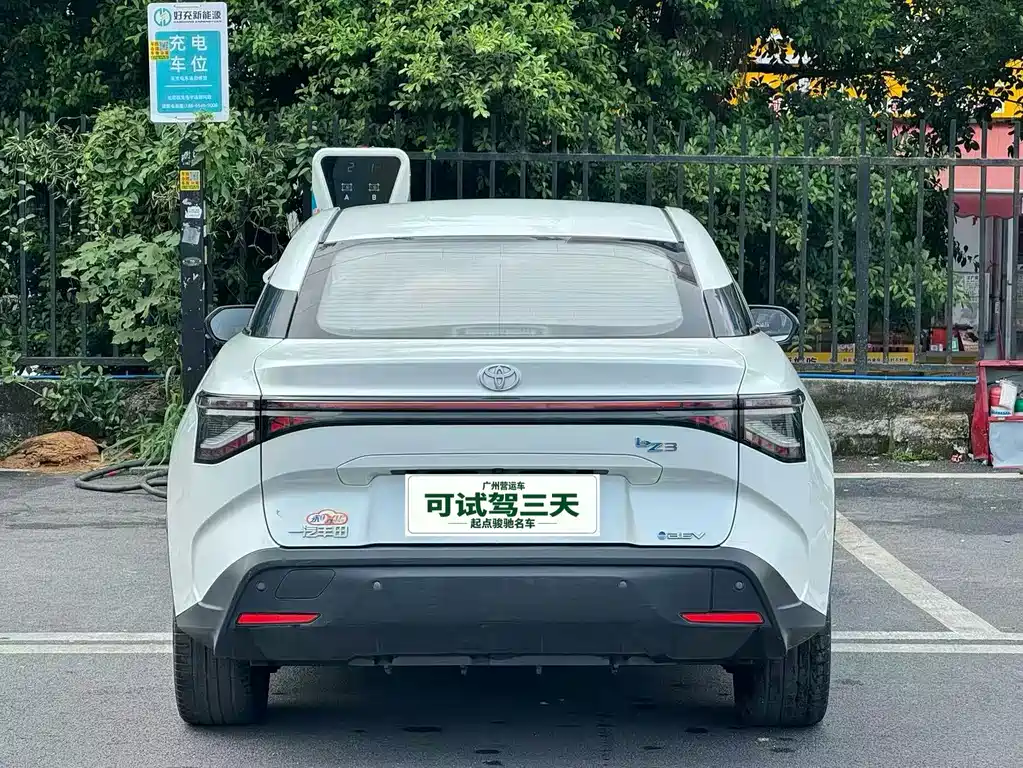 Toyota bZ3 — миниатюра 8