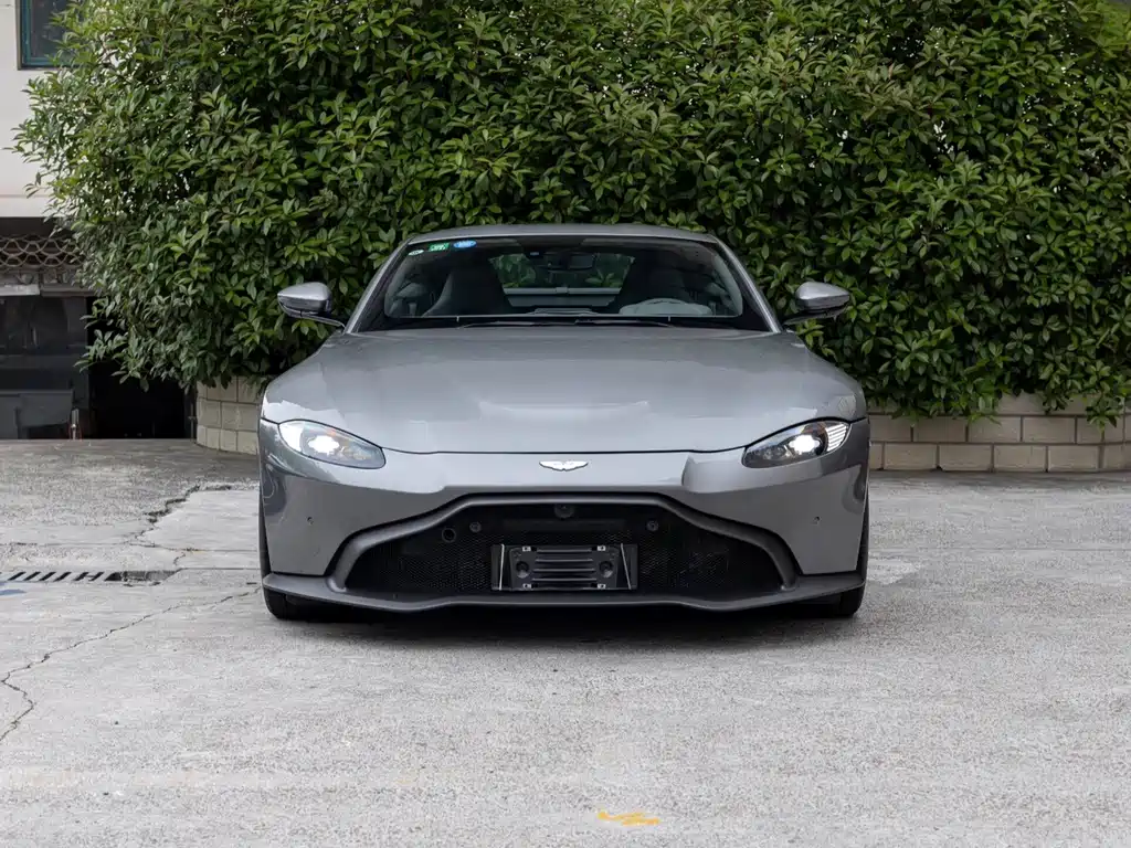 Aston Martin V8 Vantage — миниатюра 11