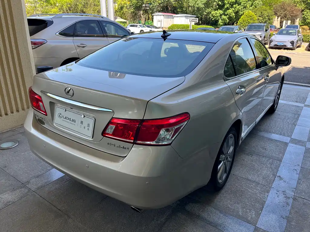 Lexus ES — миниатюра 7