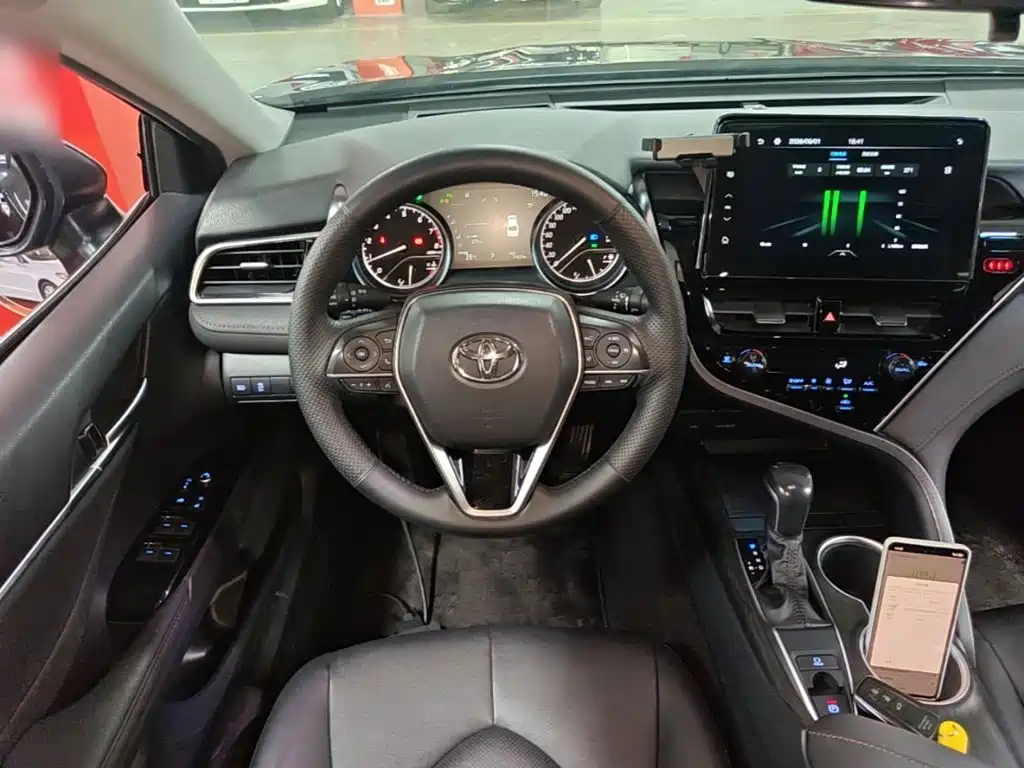Toyota Camry — миниатюра 11