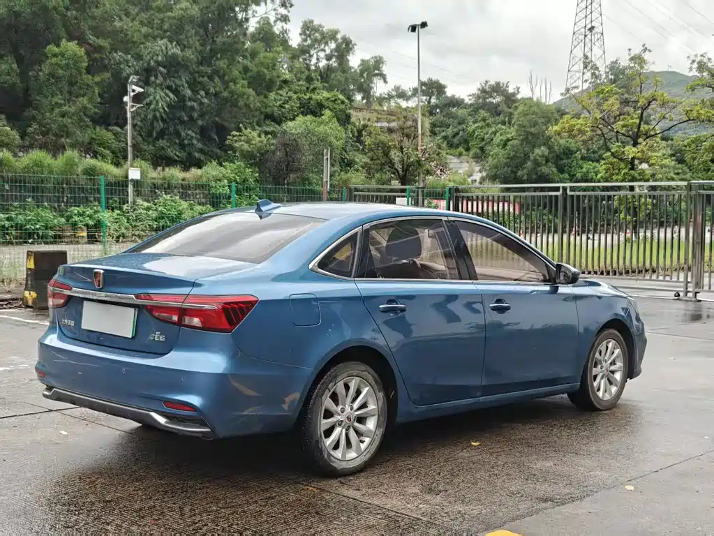 Roewe i6 New Energy — миниатюра 4