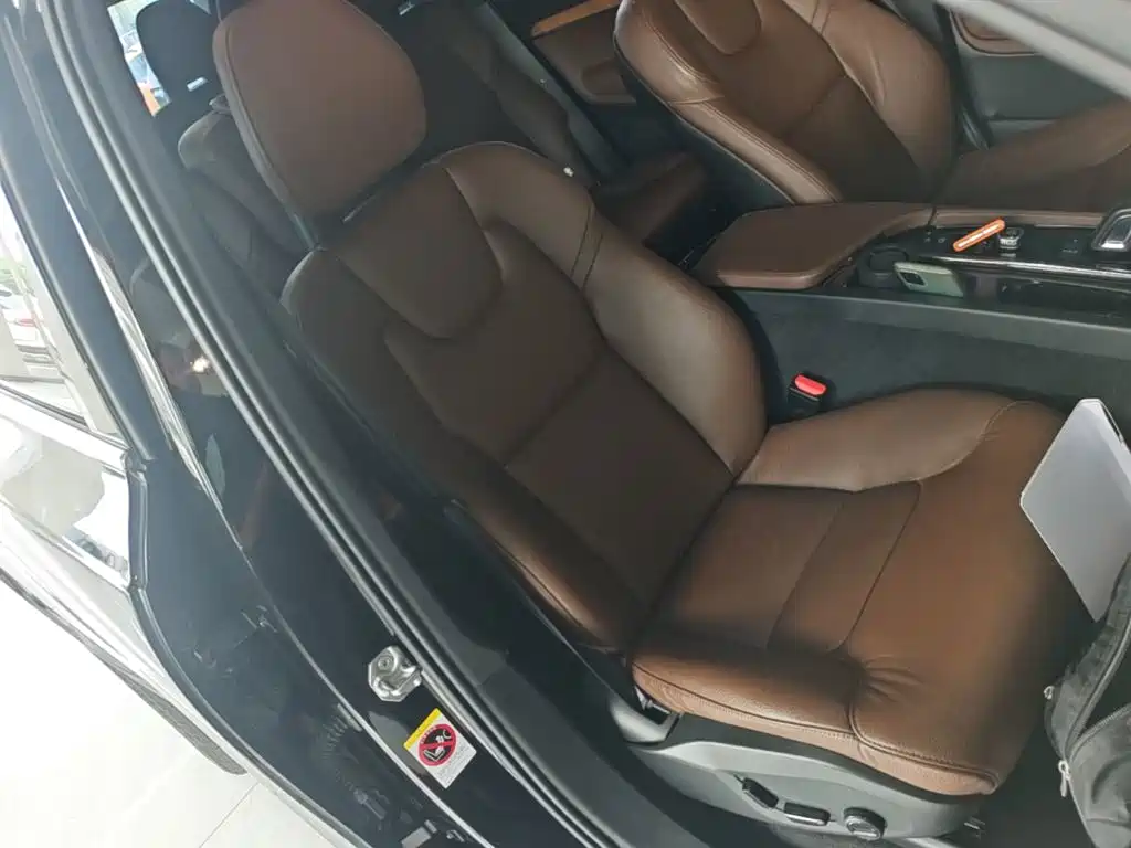 Volvo XC90 — миниатюра 25