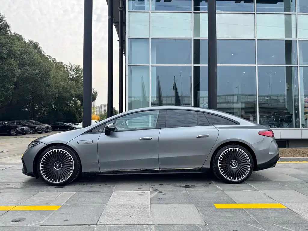 MERCEDES-BENZ EQS AMG