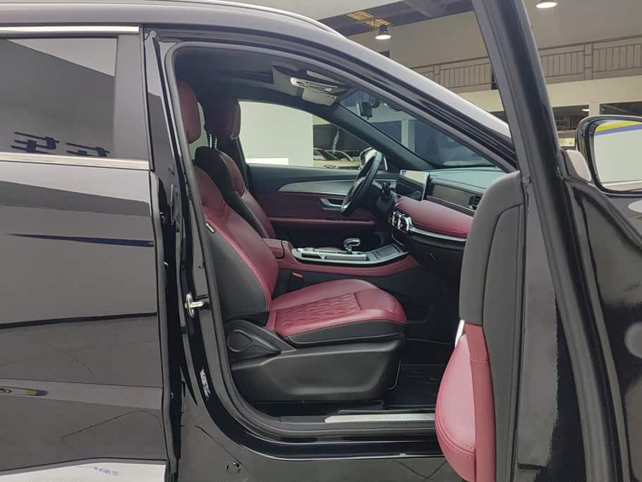 Jetour Jetour X70 PLUS 1.5 л 2024 г. Чёрный, пробег 30299 км