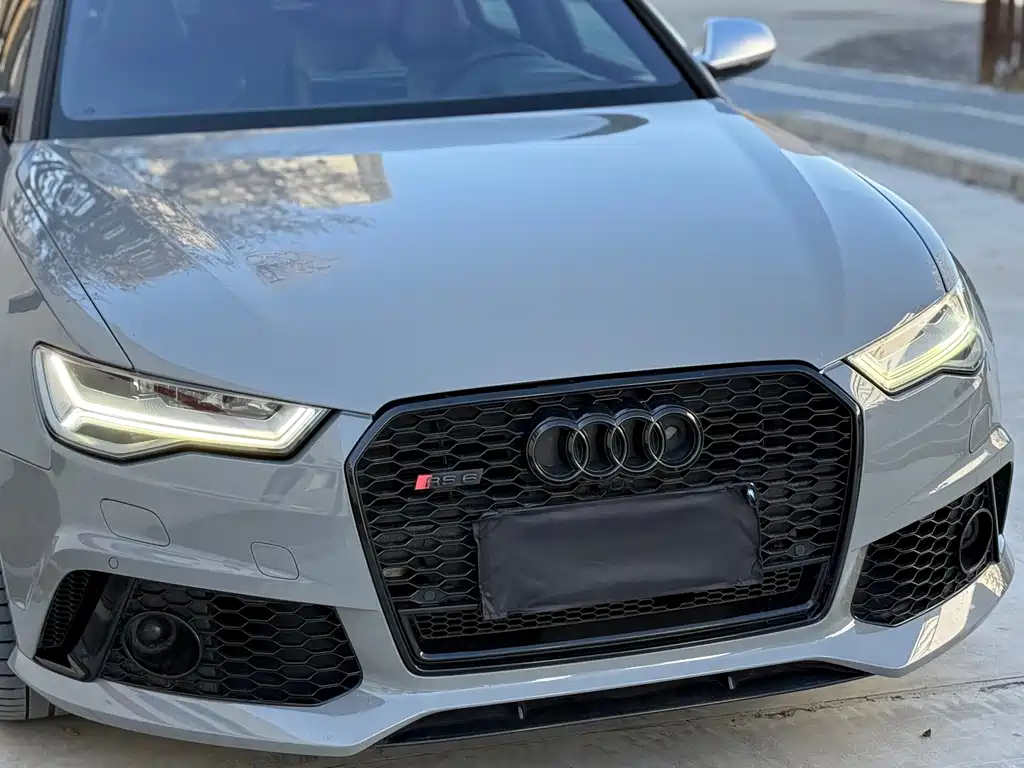 AUDI RS 6