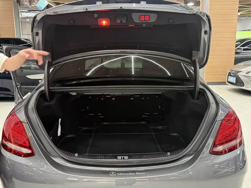 Mercedes-Benz C-Class — миниатюра 13