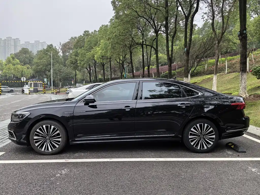 Volkswagen Passat 2021 330TSI Luxury
