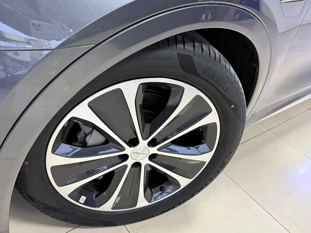 AITO WISDOM WORLD R7