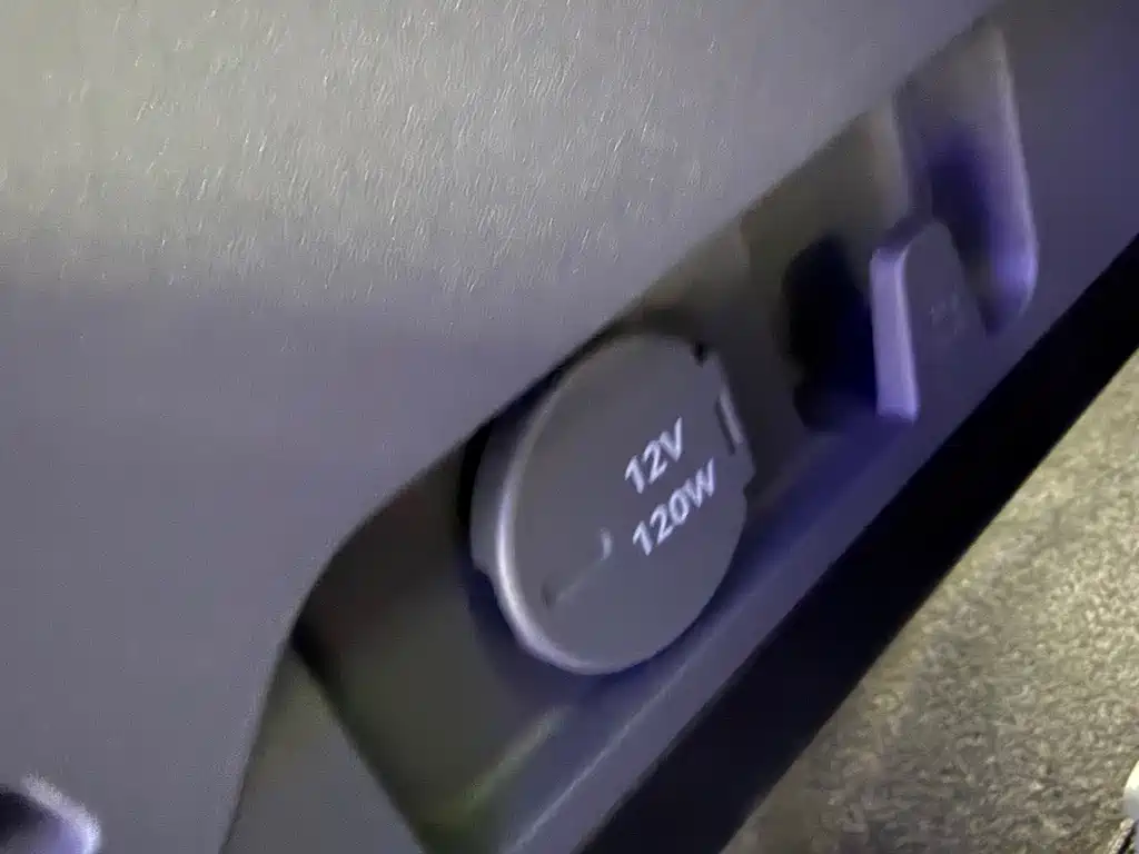 AITO WISDOM WORLD R7