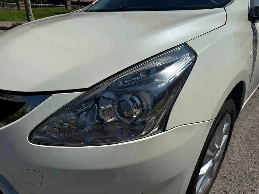 Nissan Tiida — миниатюра 17
