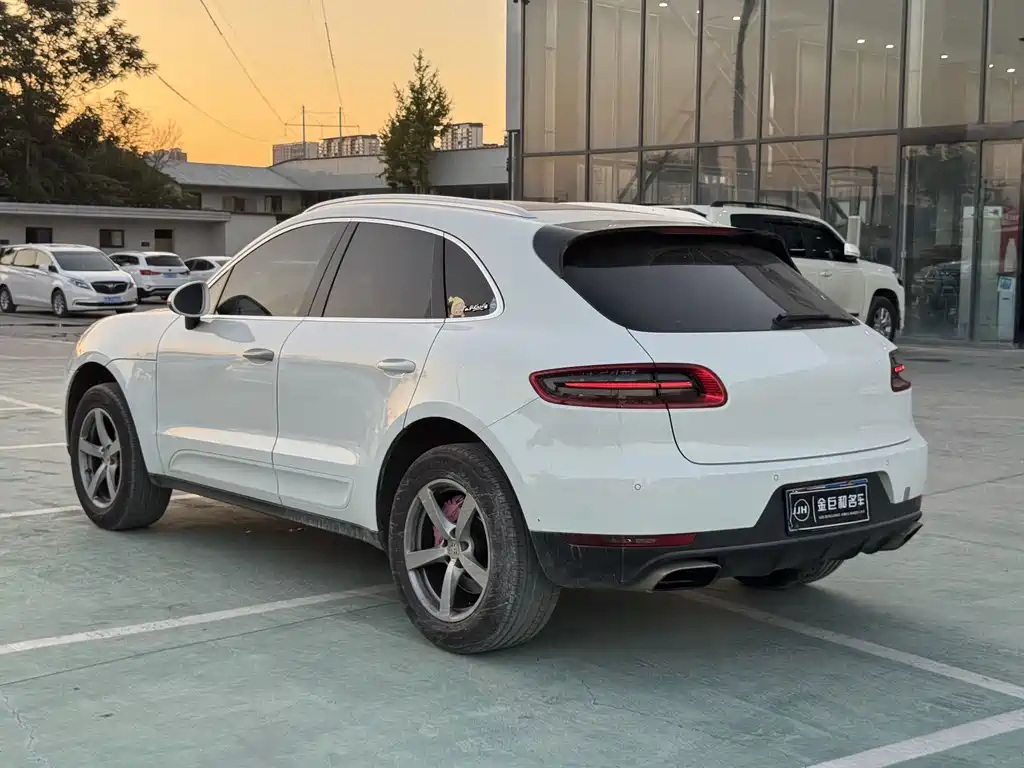 Porsche Macan — миниатюра 10