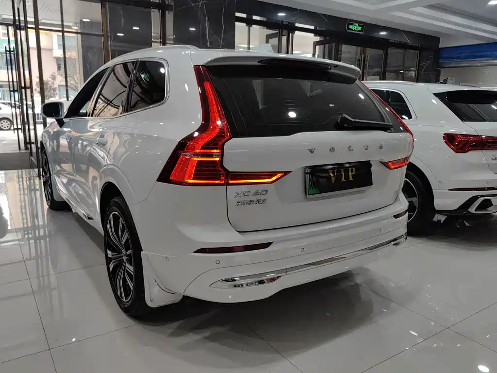 Volvo XC60 PHEV — миниатюра 11