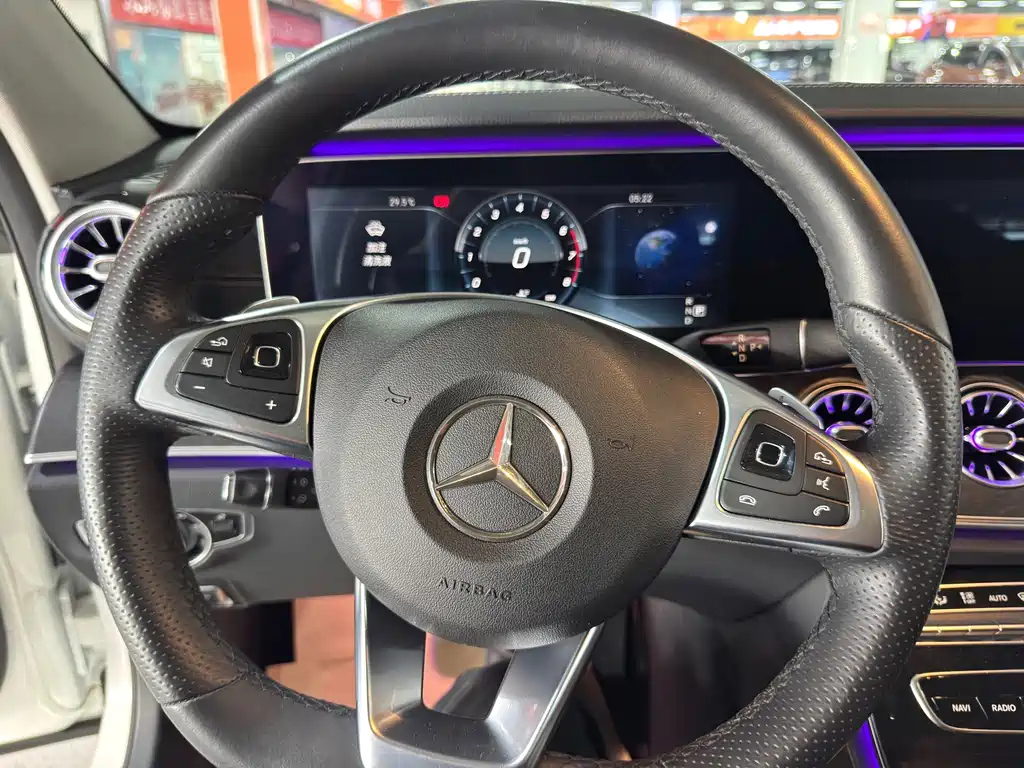 Mercedes-Benz E-Class — миниатюра 14