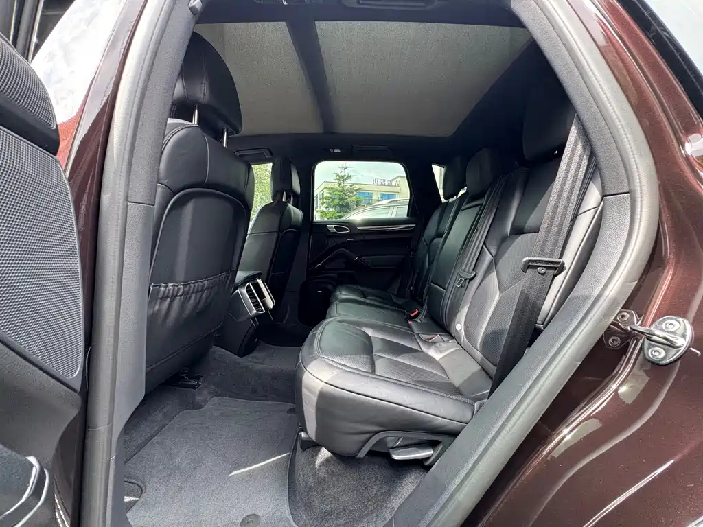 Porsche Cayenne — миниатюра 13