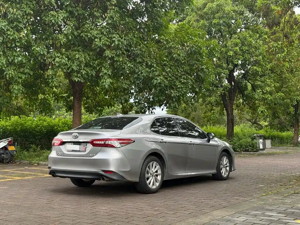 Toyota Camry — миниатюра 4